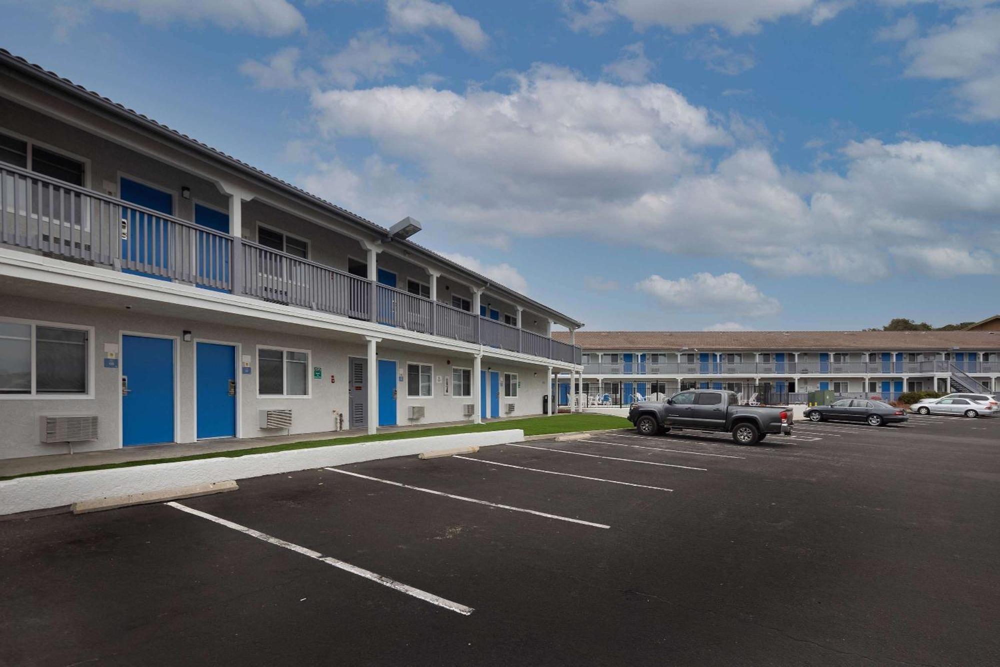 Days Inn By Wyndham Arroyo Grande Pismo Beach Exterior photo
